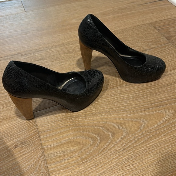 Loeffler Randall black pebbled leather heels. Size 6. - Picture 4 of 4